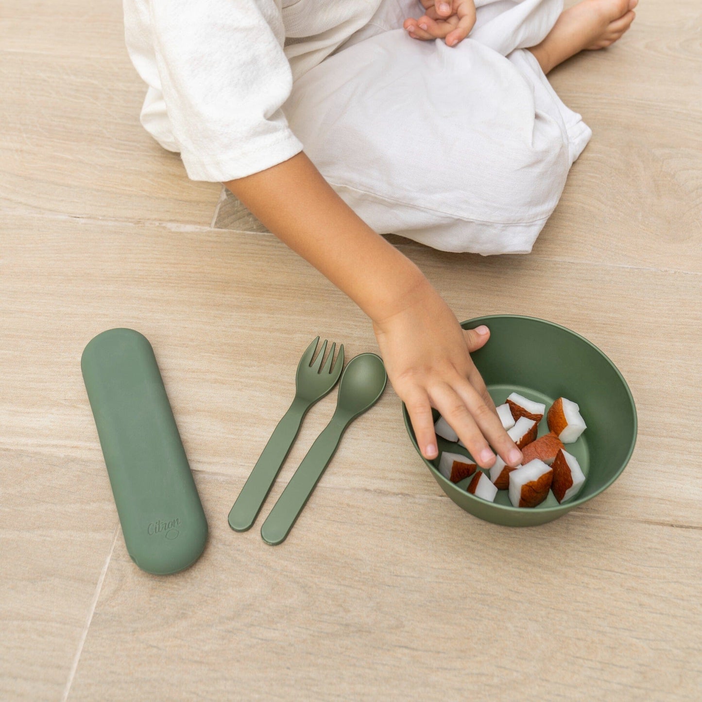 Bio-Based Cutlery - set of 5 - Green/ Cream + Case