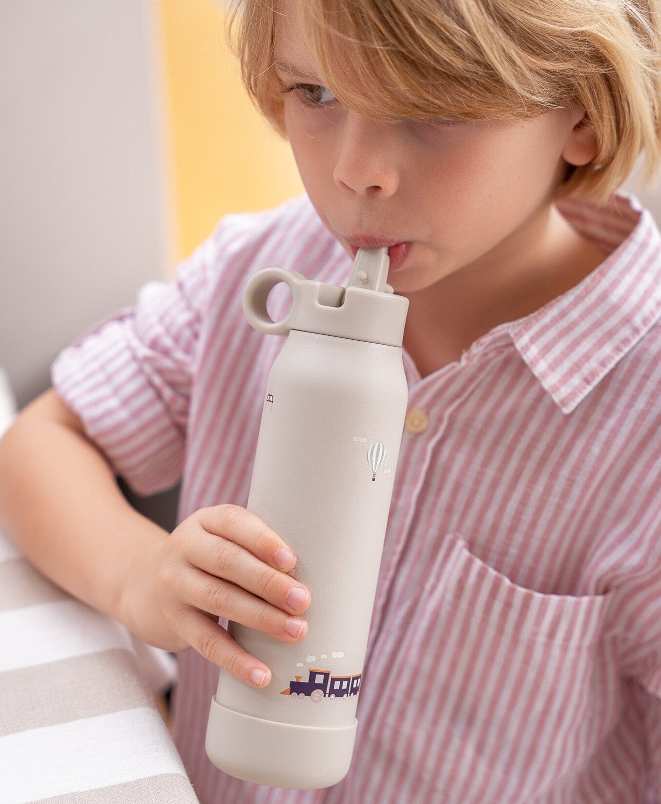 Small kids 2024 water bottle